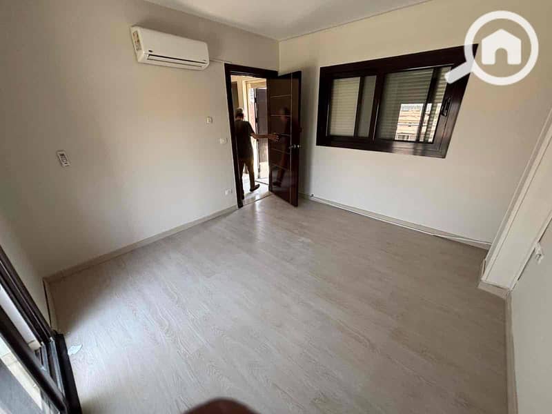 12 b40a830d-249d-4a88-a74b-1418d4afde41. jpg