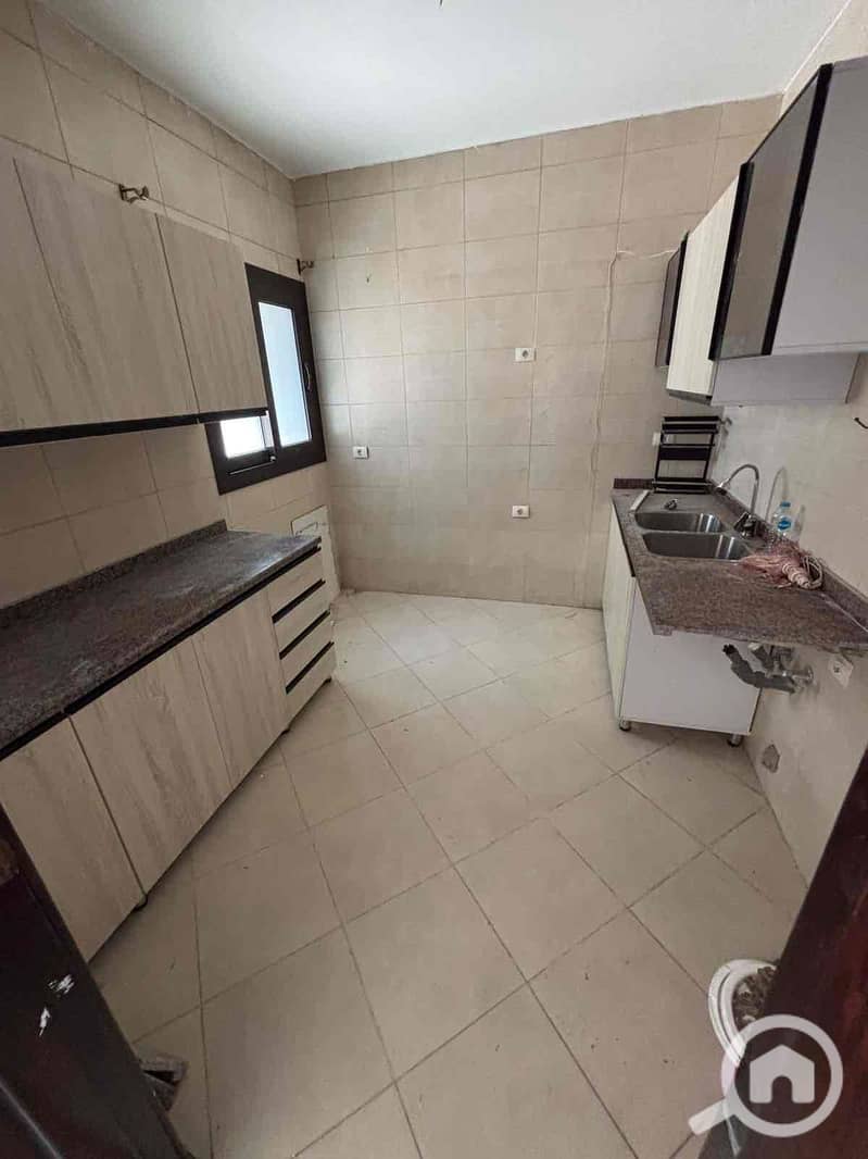 15 c31ba2c0-7cae-469f-a30b-647b1d73f7ec. jpg