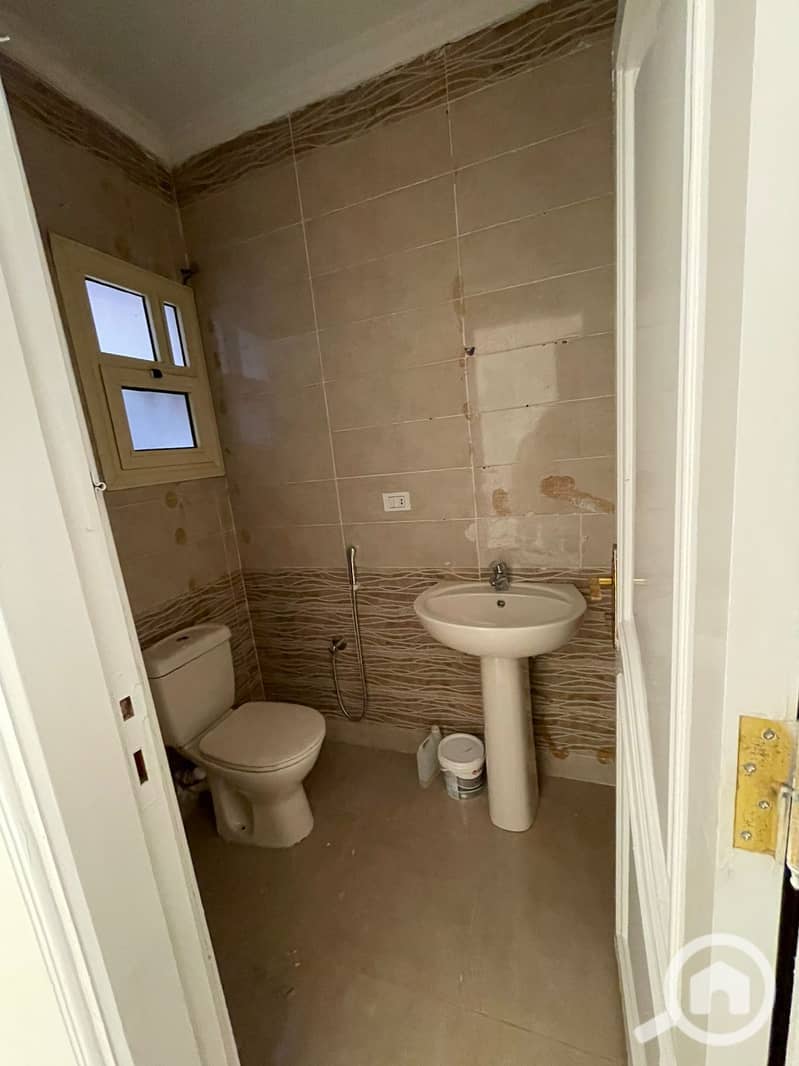 10 WhatsApp Image 2025-11-12 at 18.34. 55_779cf2ef. jpg