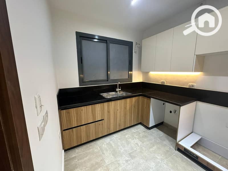 11 86f5df12-9d83-4a2d-a725-5427aaf7c661. jpeg