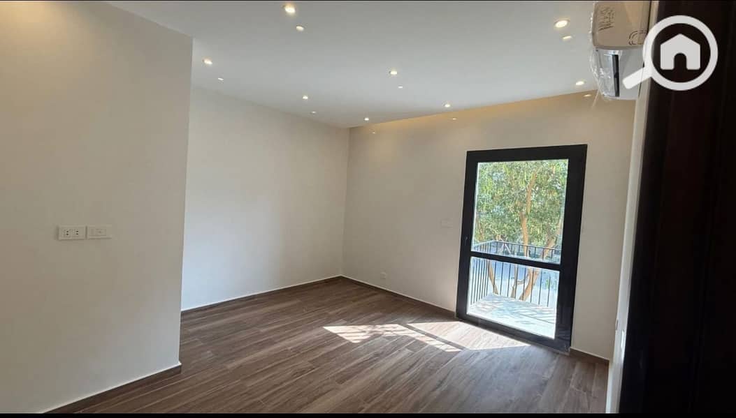 11 5e0b9395-f3f4-4584-a27f-61370538e8d1. jpeg