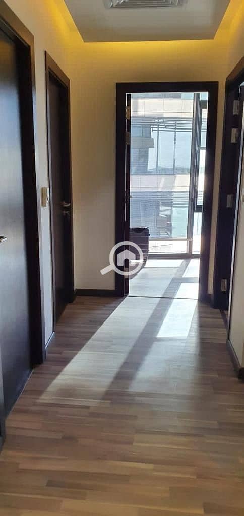 8 5c500b72-bcda-4249-9bc1-aaef3c2dcc50. jpeg