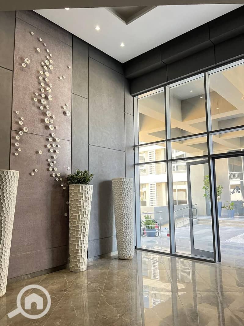 10 6aa65307-d573-4e5d-8834-5077db045503. jpg