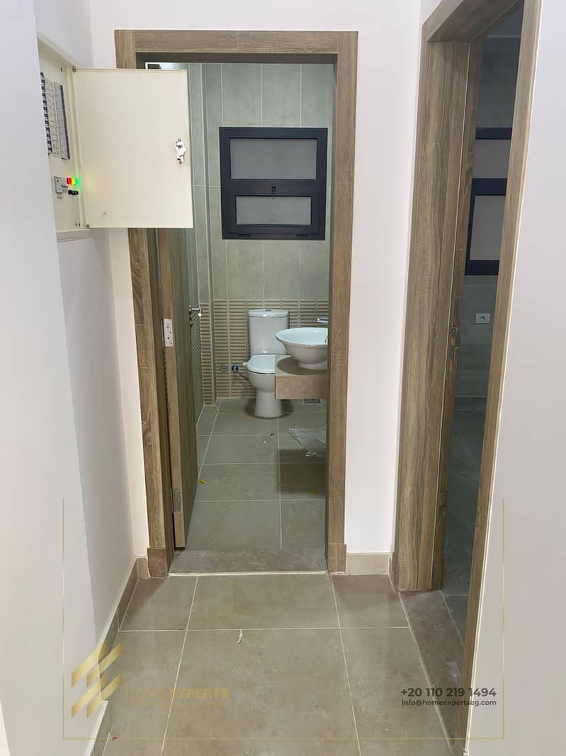 6 7e8a164a-bcb3-4d69-ae1d-8f99fd779f09. jpg