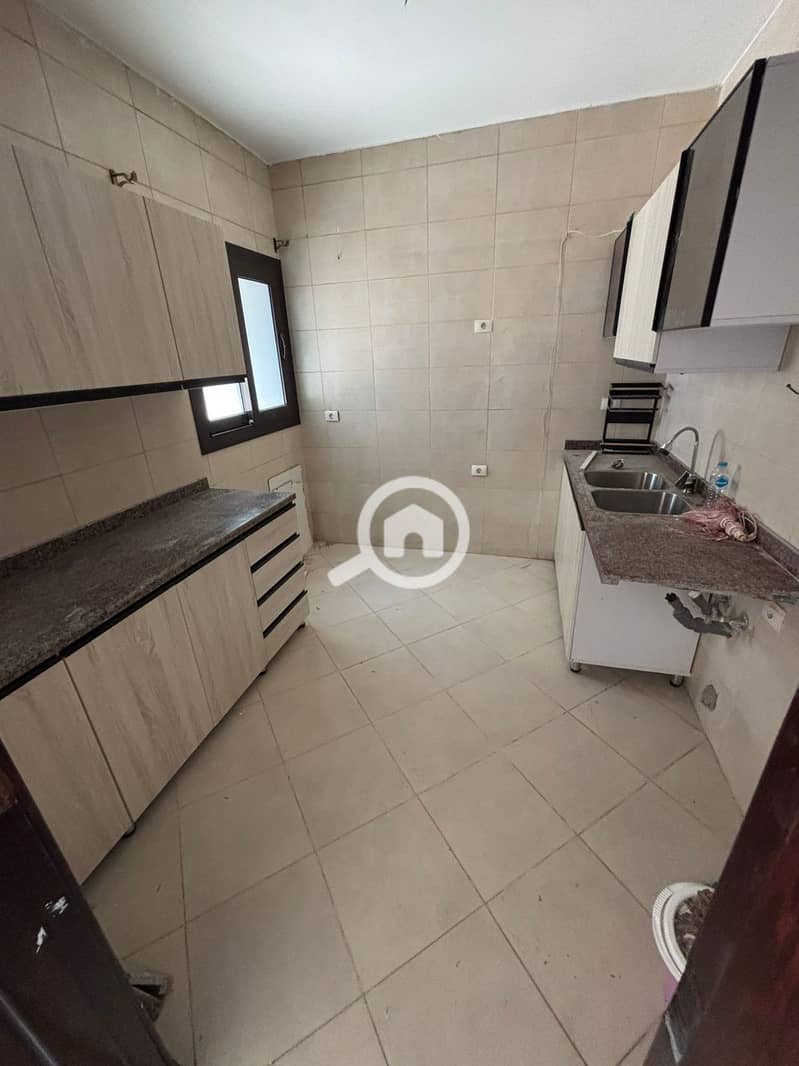 10 790de558-affa-4c8f-9667-48f8603050e3. jpeg