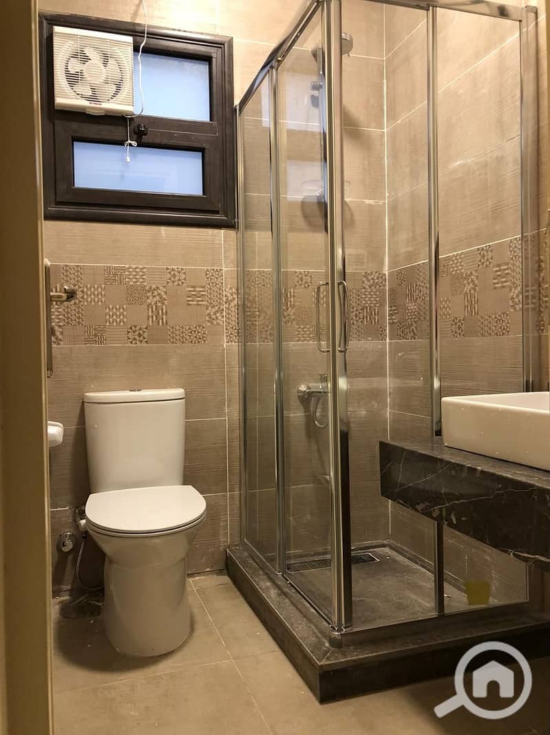 8 98b4be85-efba-4381-82c7-973b4c6502a4. jpg