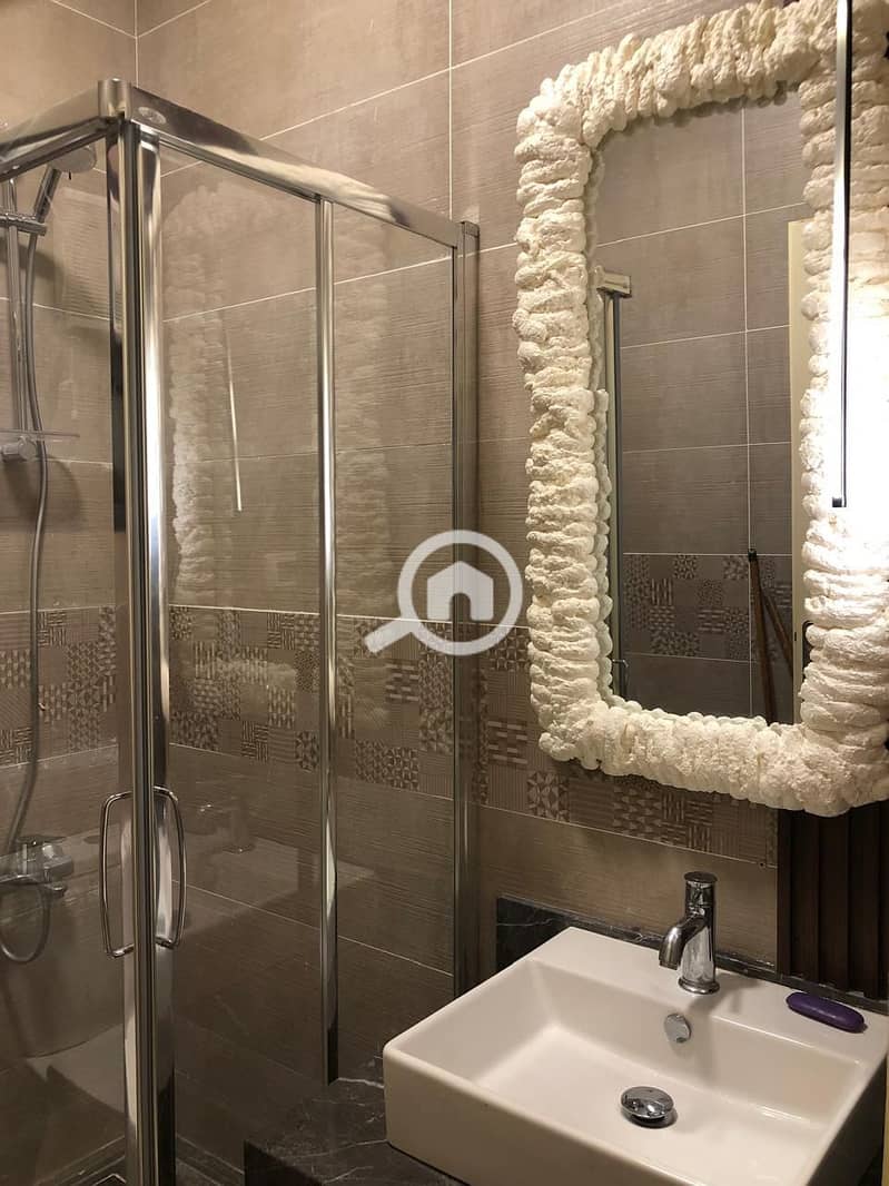 14 fee9531f-3ec5-44b5-9df6-9f8af7ae4819. jpg