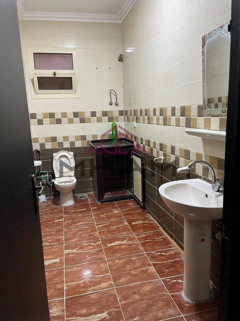 4 photo_5812023945262205813_y. jpg