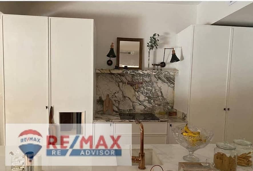 4 photo_5810110125014977956_y. jpg