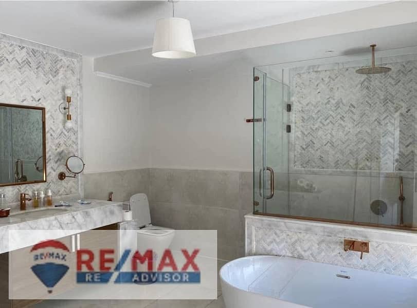 9 photo_5810110125014977952_y. jpg