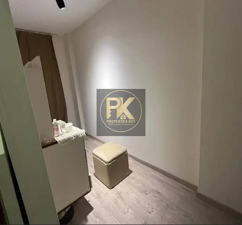 4 001ff8c0-8e33-4b6e-a7b2-f9c317d8e82f. jpg