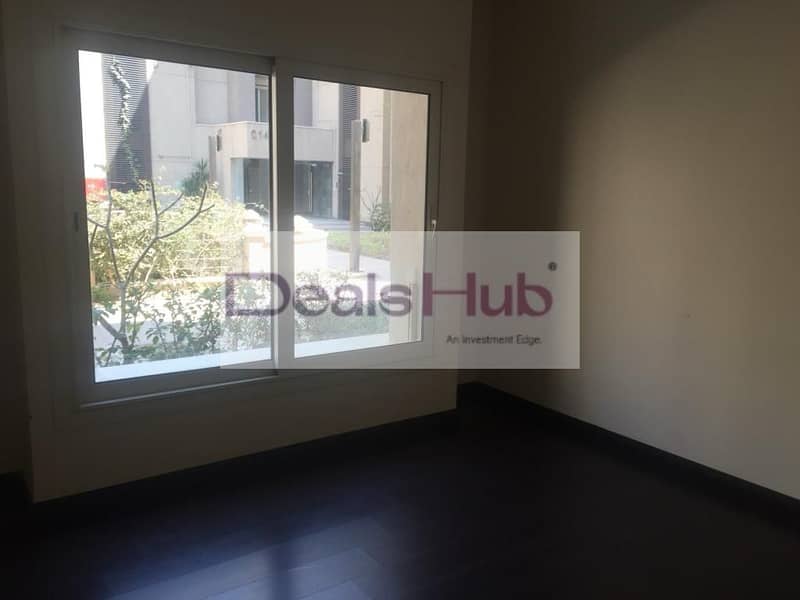 8 979d8f93-66da-48b0-98b1-c00f357f0a9b. jpg