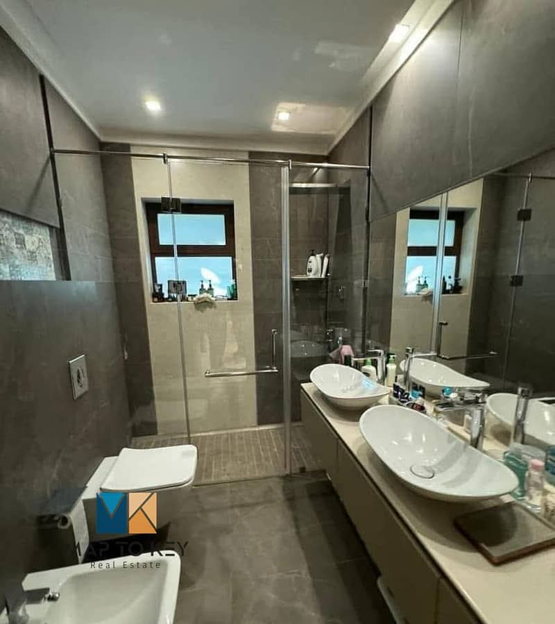 4 a9e588bd-c6a2-4b04-a073-10d6baa61f1e. jpg