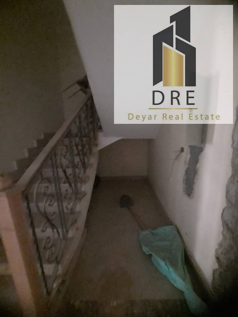 9 5d8f2600-8d32-4e43-97b6-5404ec905cbe. jpg