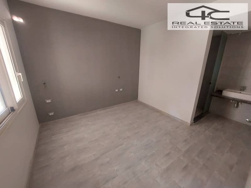 4 WhatsApp Image 2025-11-12 at 00.34. 58. jpeg