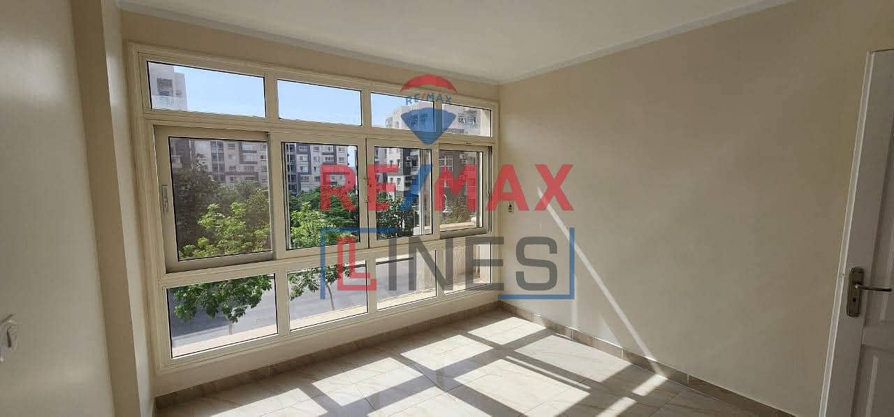 3 de3673ef-7d8d-4f2c-ac8c-0b52039b2d21. jpg