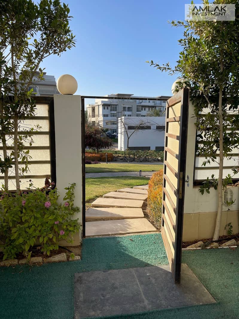 6 8458d2de-d435-4dd2-b23e-81865fd75329. jpeg