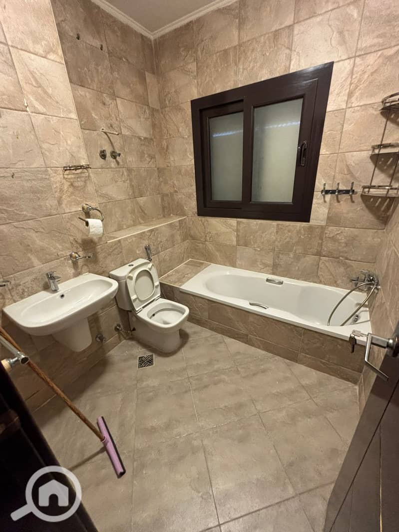 12 cce98828-7d9b-4602-9c70-5e42186775dd. jpg