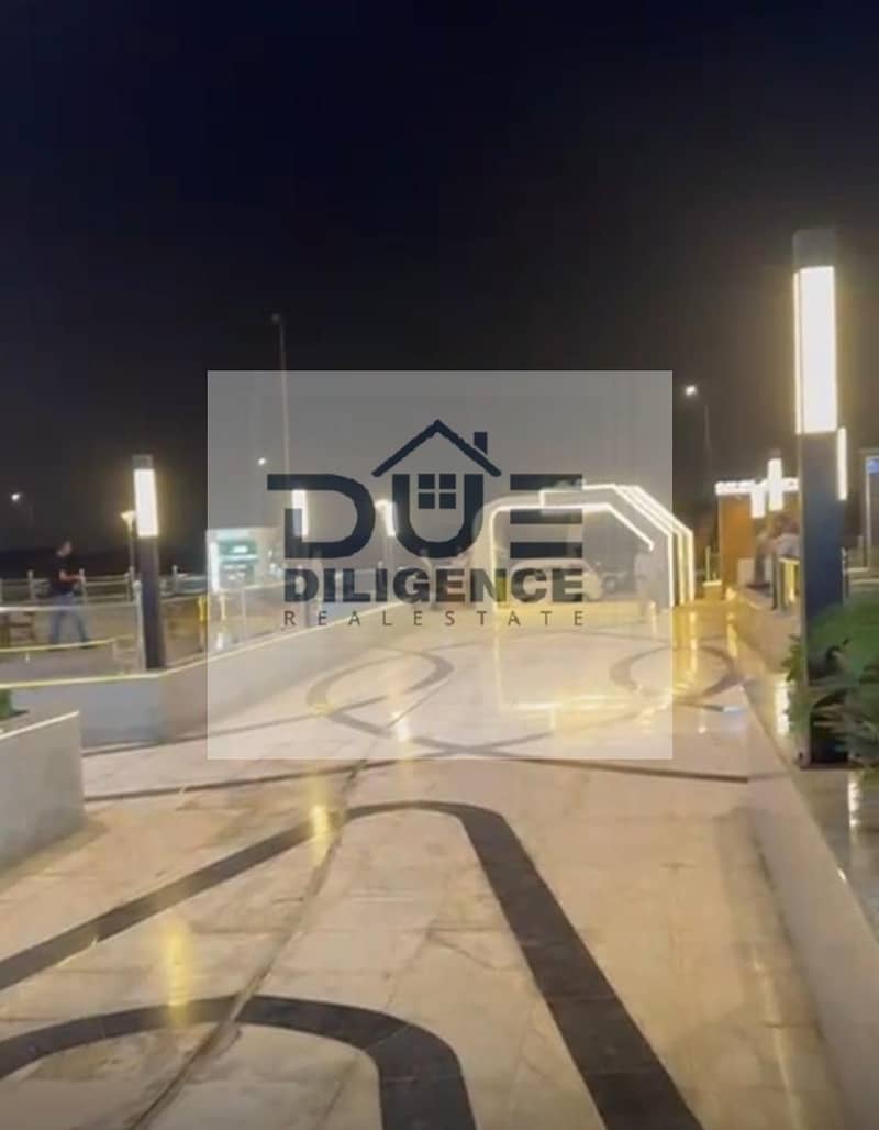 4 4714f12f-a896-4c82-a0a0-416510857d5f. jpg