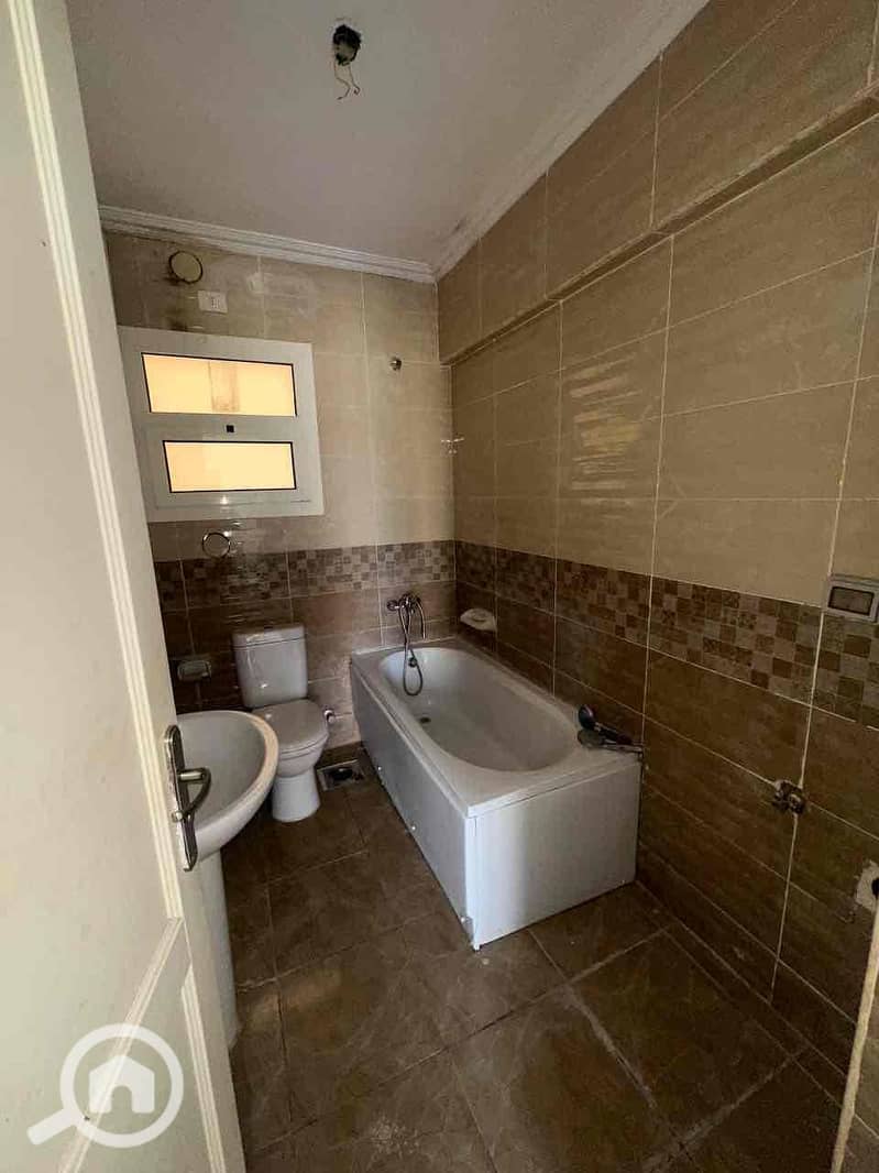 12 4328a0ad-5a97-4a7e-a8a1-af857adb714d. jpg