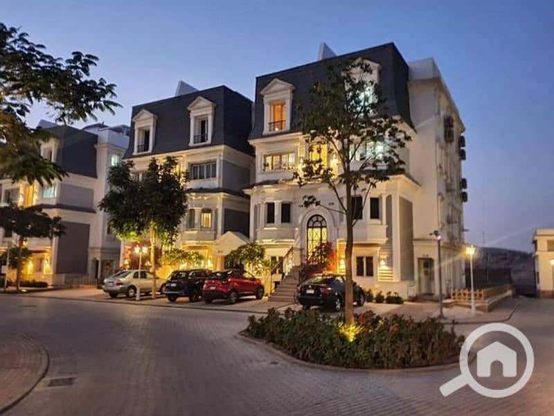 24 تاون-هاوس-للبيع-بمساحة-230-متر-في-ماونتن-فيو-تشيل-أوت-بارك. jpg