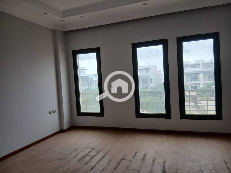 9 e9c6db32-d5df-4fab-8c30-afa85a535b68. jpg