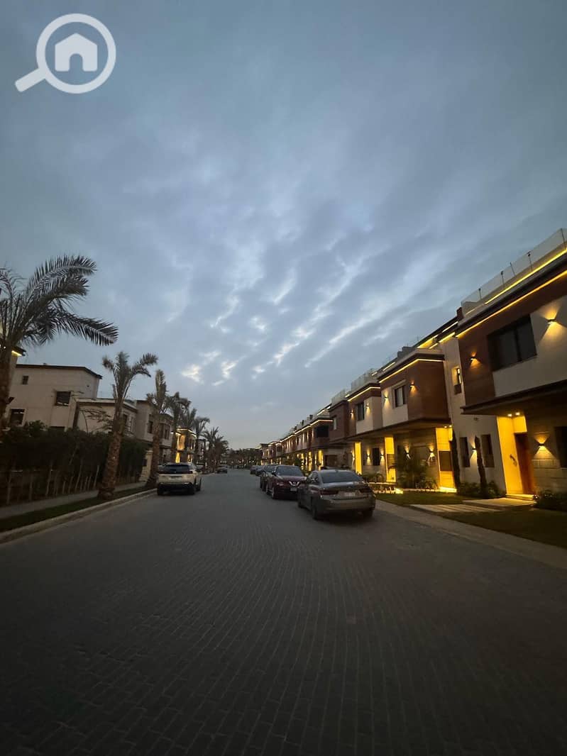 7 14194bec-6d93-4da1-a3ce-9dcb2601e7ba. jpg