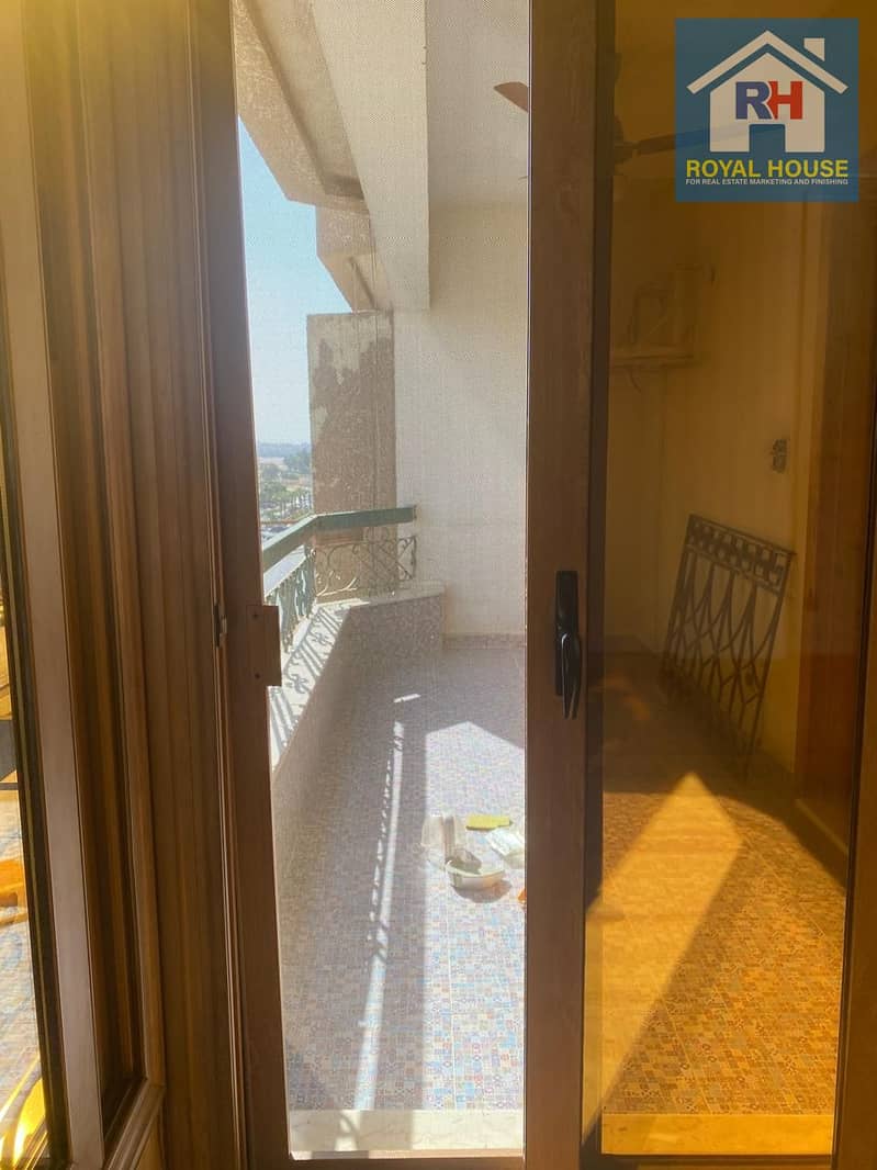 16 de7e2f97-0757-45f7-bd64-44b1b0a7c61e. jpg