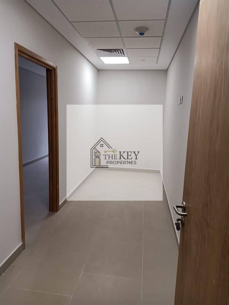 4 WhatsApp Image 2025-10-31 at 01.14. 39_cd92cafa. jpg