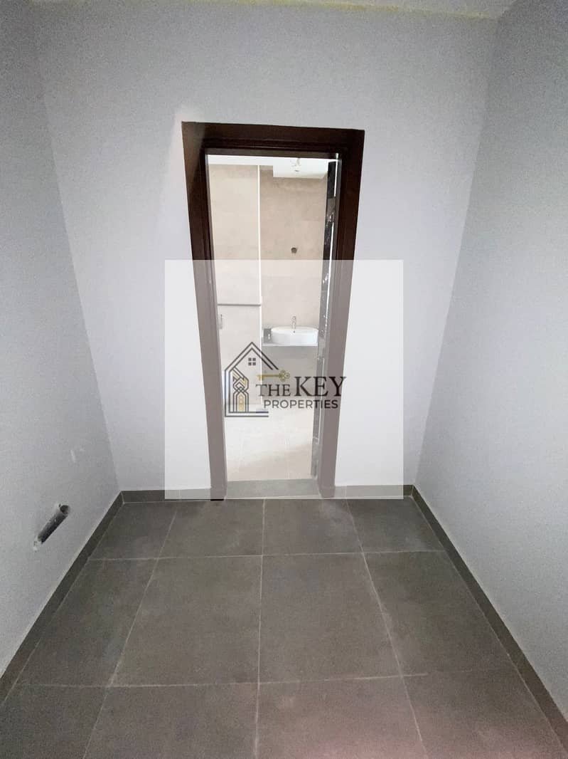 13 WhatsApp Image 2025-11-12 at 17.54. 54_c88793cd. jpg