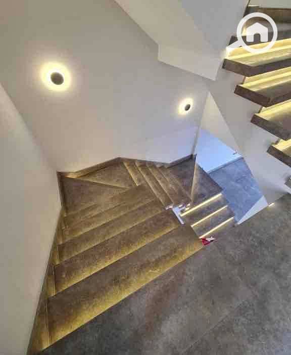 5 585d4df8-9b98-4f10-b772-3ba674e7d427. jpg