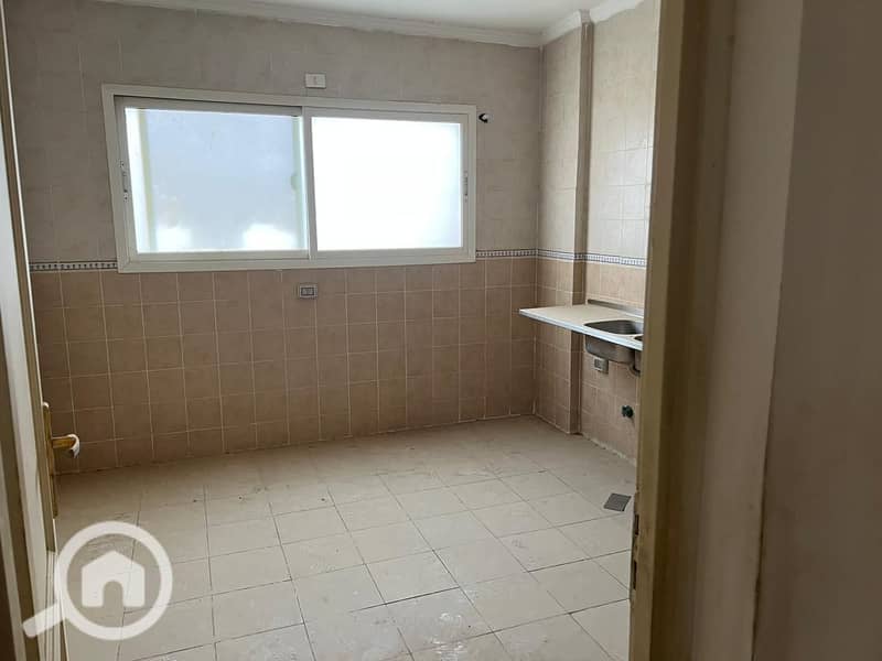 8 8e27a544-333d-49a8-8456-6bb1da2e09e0. jpg