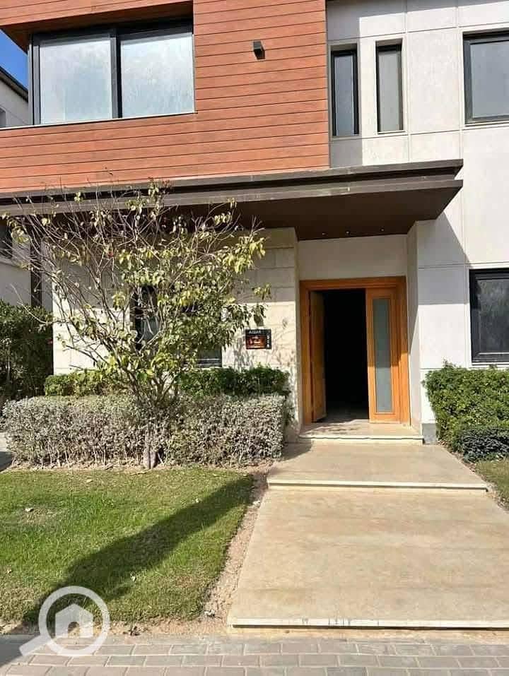 2 00a5ae10-c72b-49e6-8baa-8568bf180b05. jpg