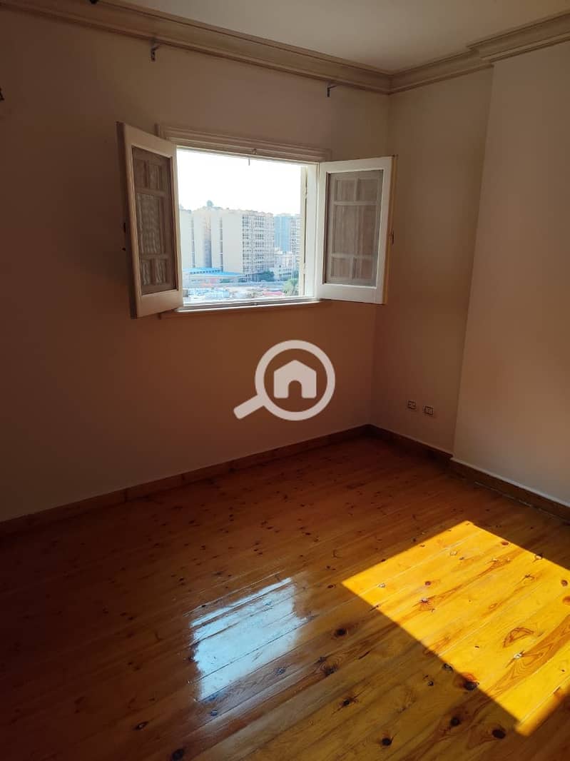 8 c4e93fa0-e6a7-427e-a0db-de788f62f72d. jpg