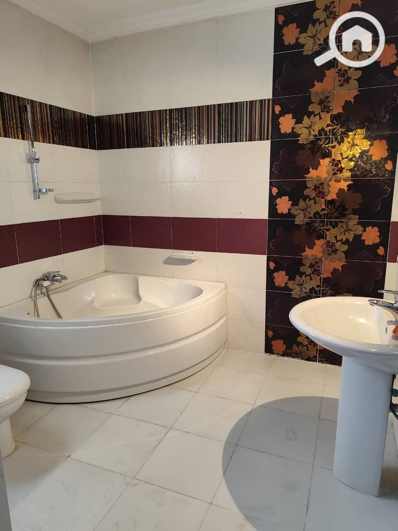 15 6104a5ab-6859-4ba0-837a-8c3f381b8882. jpg