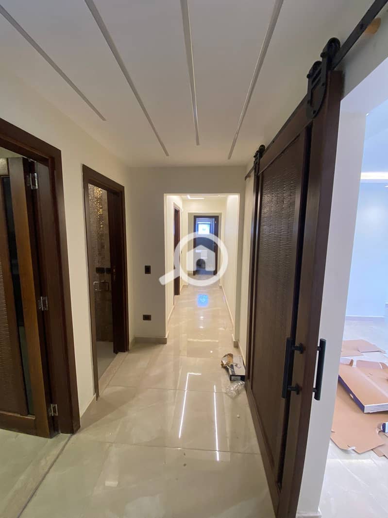 14 4439a1fb-c93d-45fd-8fa1-2f587c1b4fac. jpeg