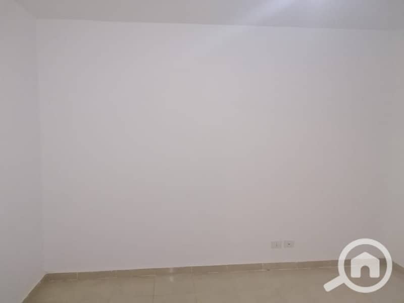 5 704d5c95-5b19-45c1-a910-17f8f3e6cd40. jpg