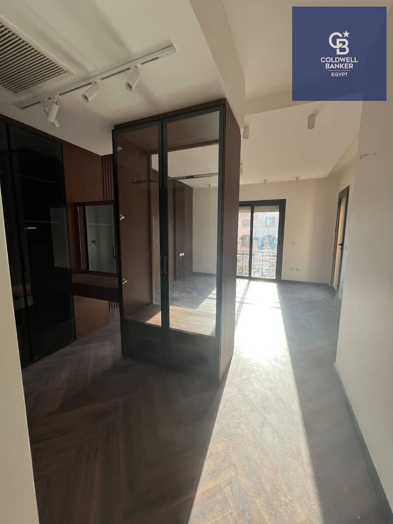 12 b4cd2b6e-d14f-463f-b873-c0a3bbeb65b2. jpeg