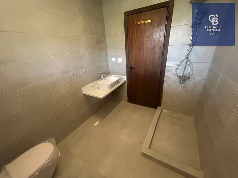 12 9f0e633f-6a60-4565-8b1a-1bf76d67ab40. jpeg