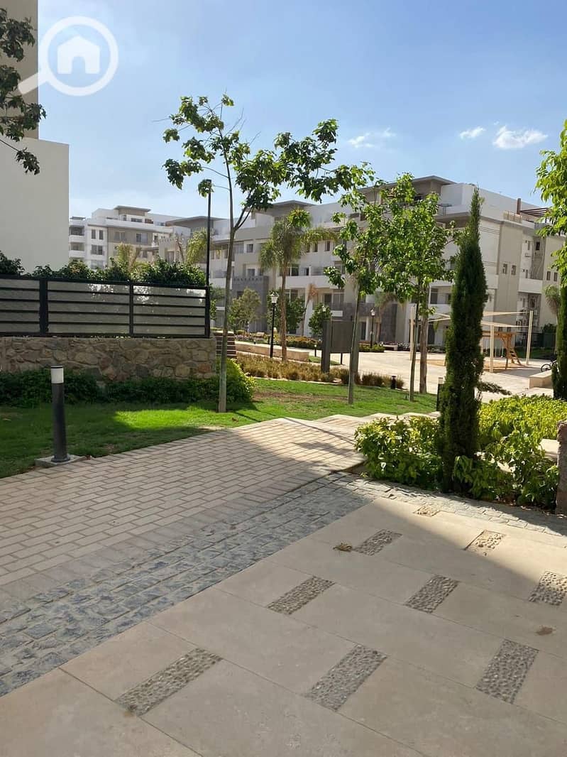 10 02da5e02-3f8e-40b1-933f-565ecc4bcd63. jpg