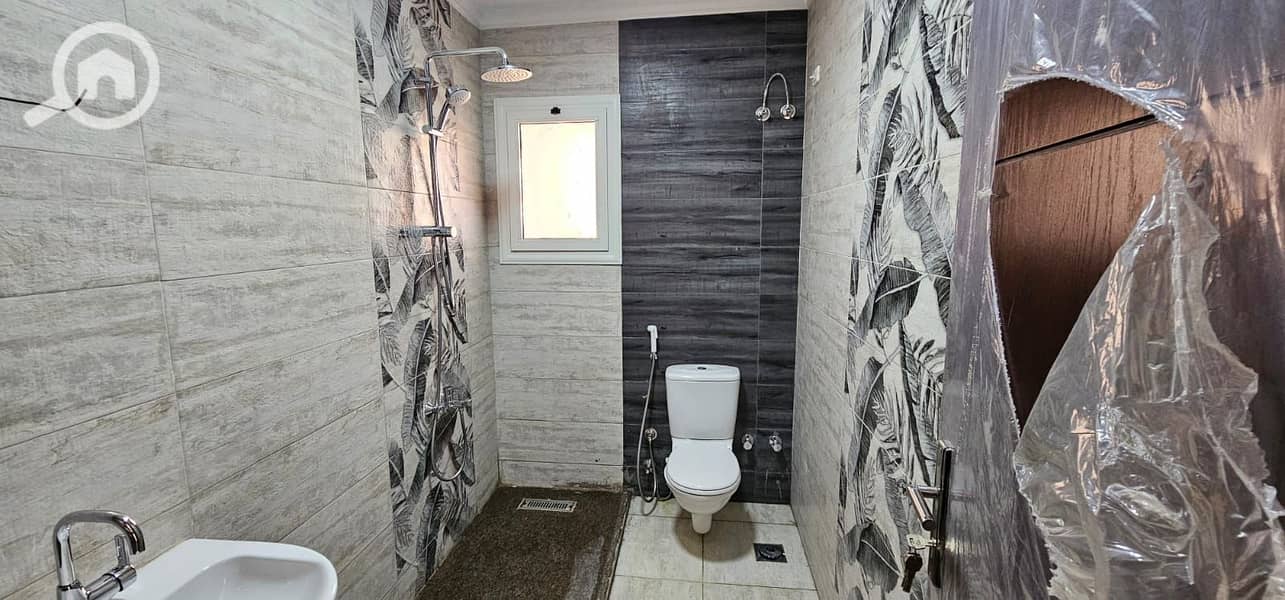 6 7c4c00dc-fb66-41d7-bd5f-c3c4ee31154a. jpg