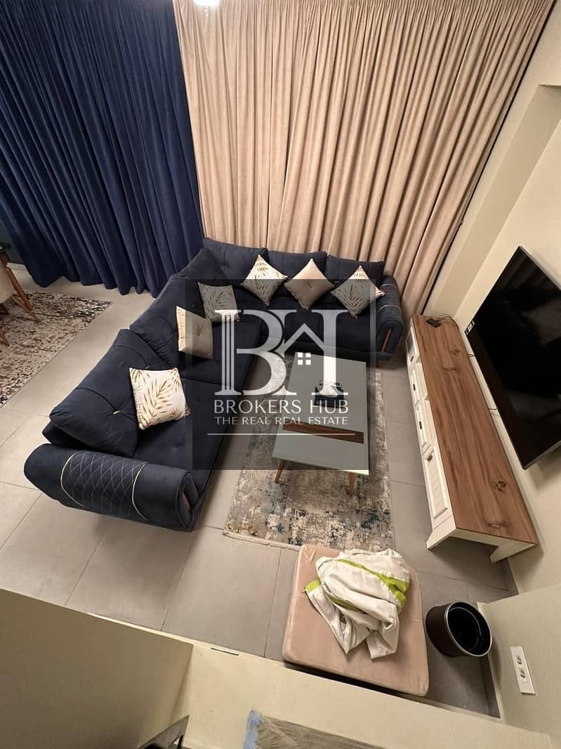 12 db5cb6c3-ff3f-46c5-a0ea-0620a239dd98. jpeg