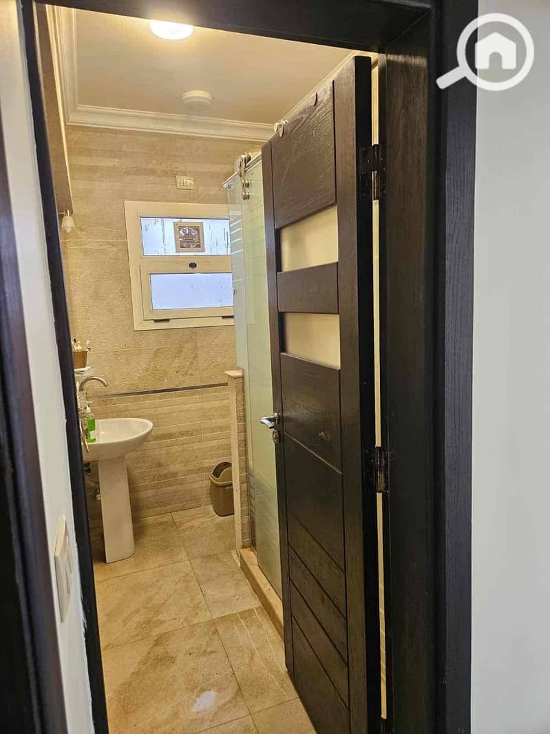 14 3001a8ea-02c0-46d1-9389-fe62f16ad9ba. jpg