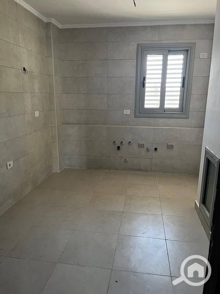 5 yjetujteyjdt - Copy. jpg