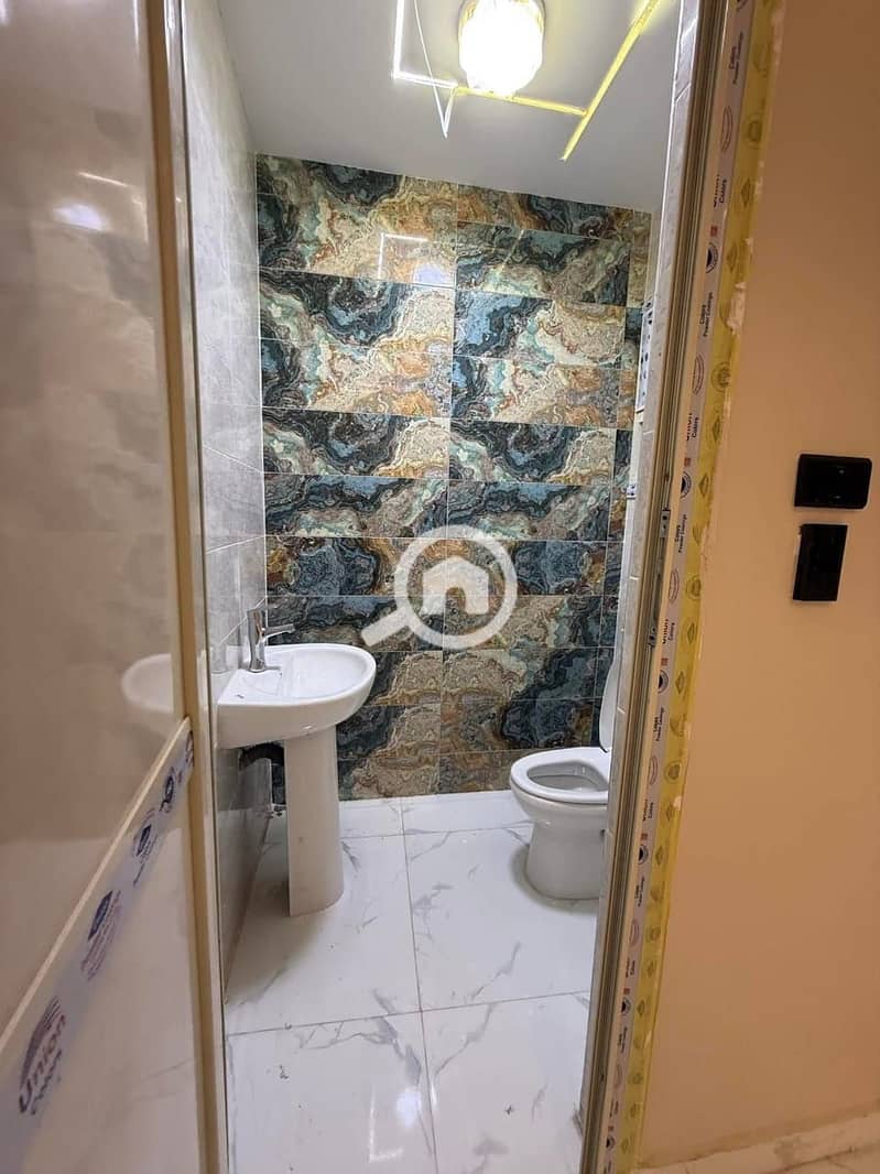 8 eff04a6d-9f52-411f-9b13-59186b600fd9. jpeg