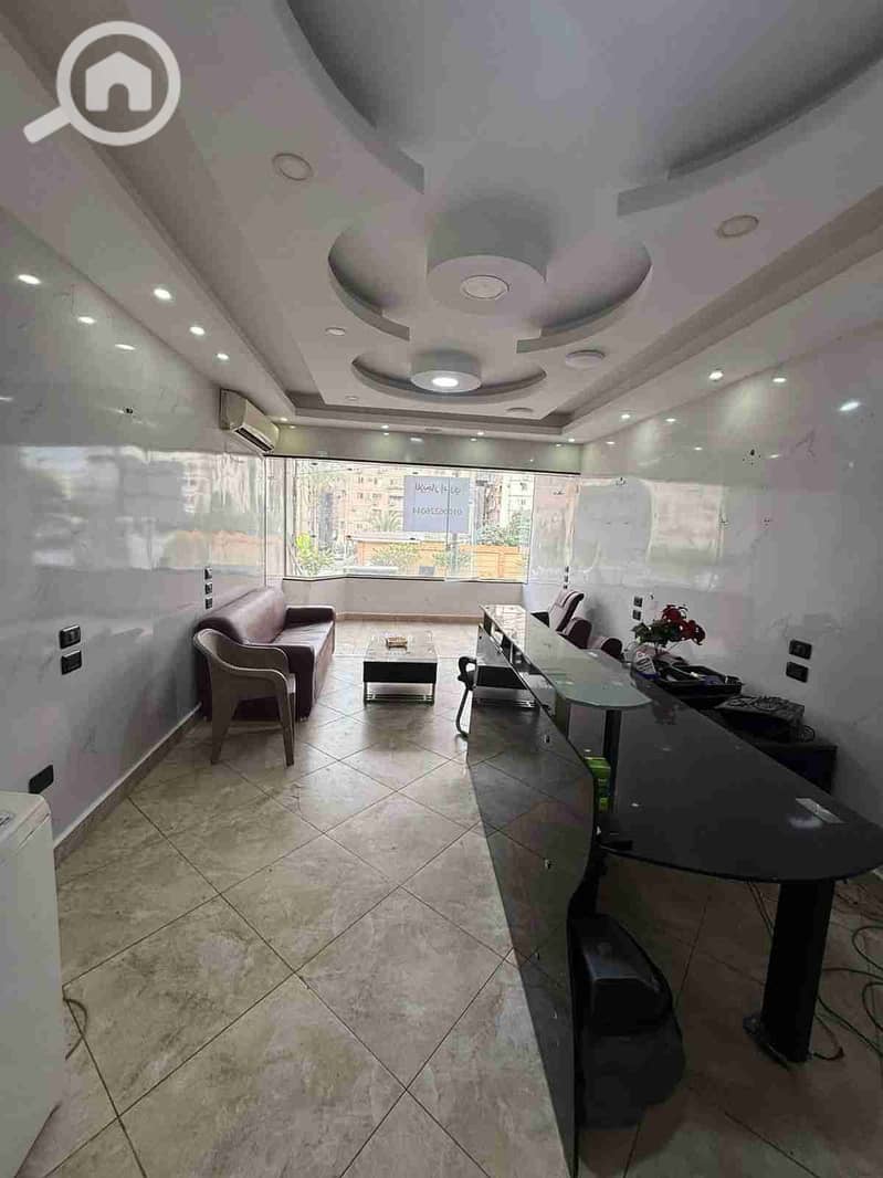 1000329047. jpg 1000329047. jpg