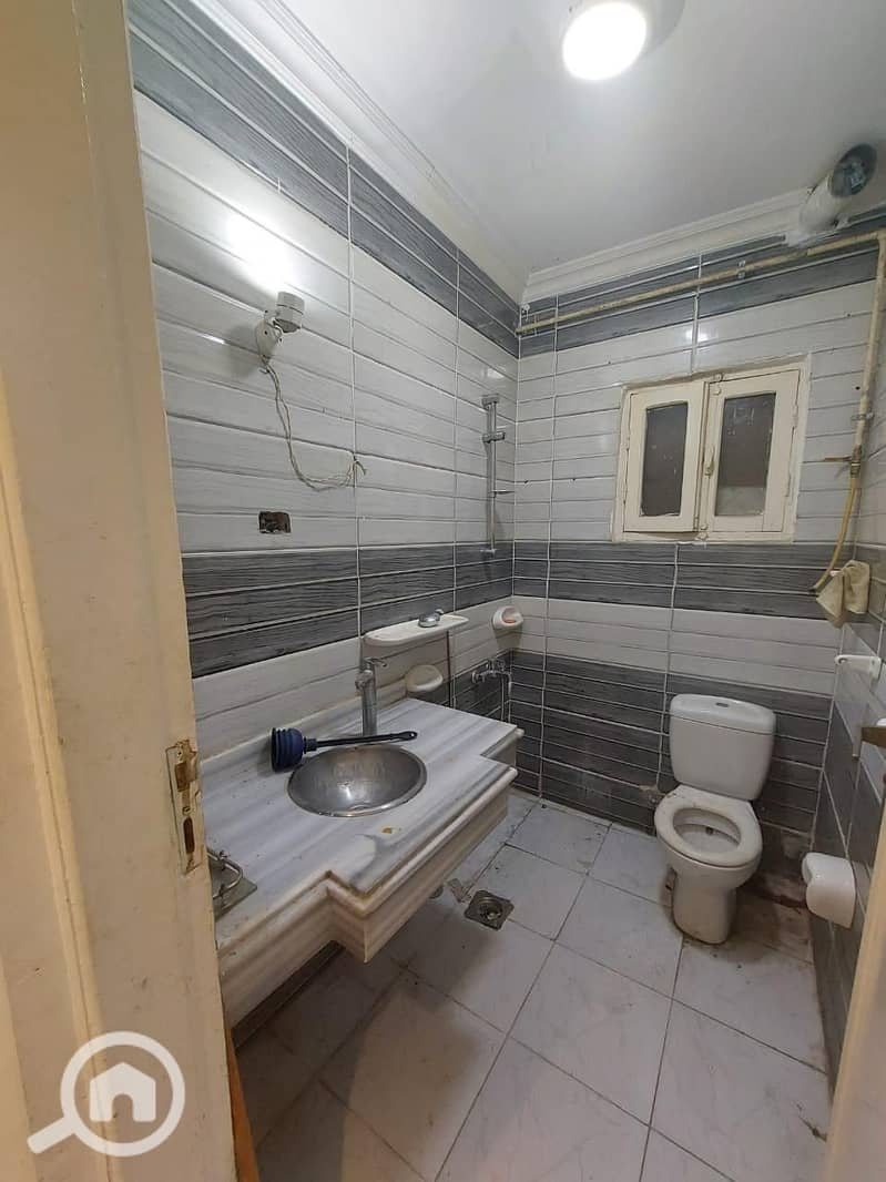 4 6a51a6e9-5346-4def-a789-f281e023df57. jpg