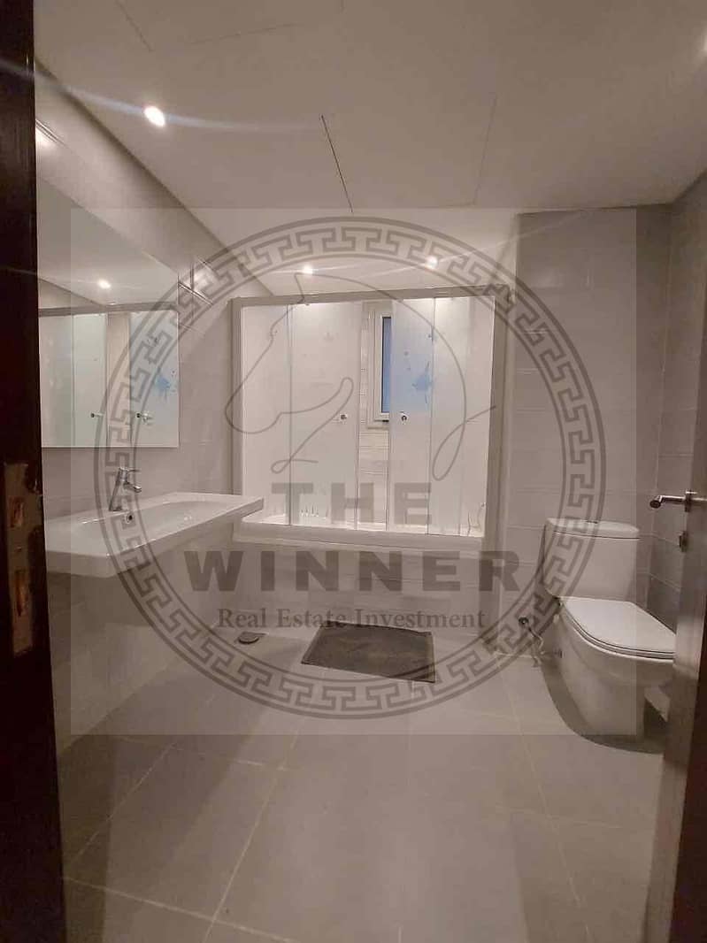 14 f9d5547d-56c2-42ff-977c-10a3eab5309c. jpg