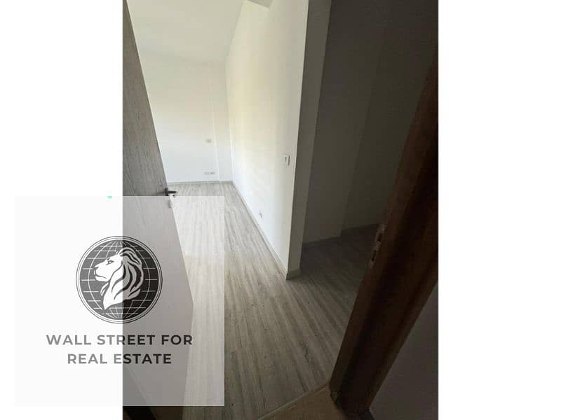 6 30d7f7db-6b25-447d-8a02-228a29e581d8. jpg