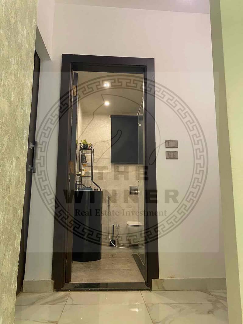 12 805e100d-8092-4a4a-96b3-d91f8926f09f. jpg